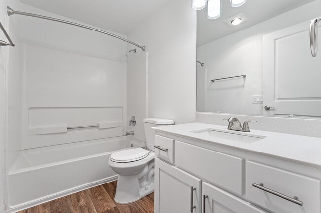 Building Photo - Huge 2 Bedroom For a Great Price!! One Month Free!