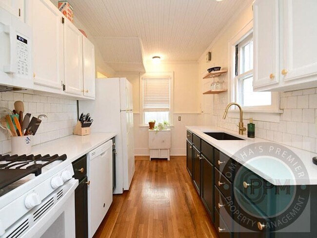 Building Photo - Discover 3-bedroom, 2.5-bath home in Omaha, NE