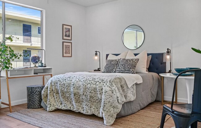 Building Photo - Adorable Remodeled Studio! Walk to Lake Merritt, Trader Joes, Whole Foods! Parking Included!