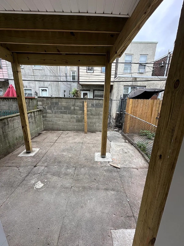 Building Photo - 2022 S Hemberger St