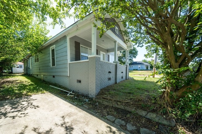 Building Photo - 620 N Moran St