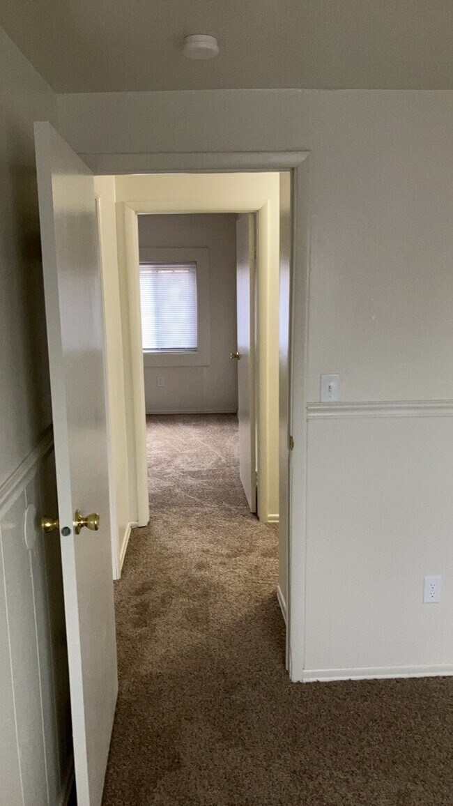 Building Photo - 105 Woodard Dr