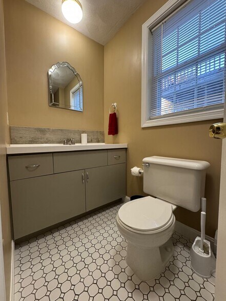 Building Photo - 31 Tapley Ave