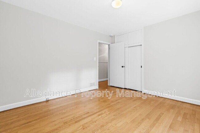 Building Photo - 3548 N Valley St