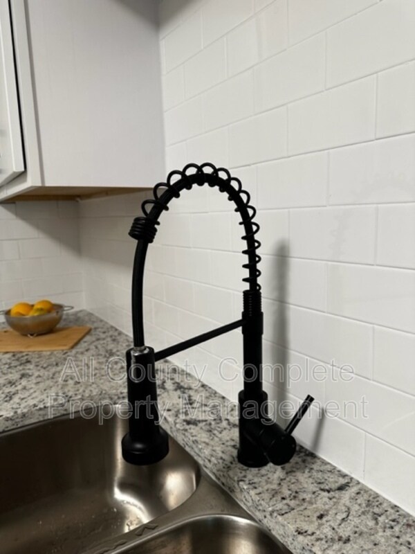 Building Photo - 6004 Marsha Dr