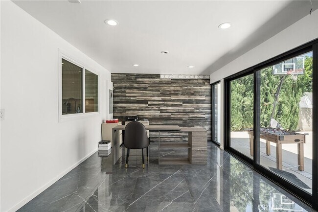 Building Photo - 4630 Cedros Ave