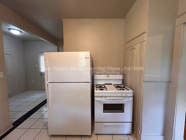 Building Photo - 811 N 41st St