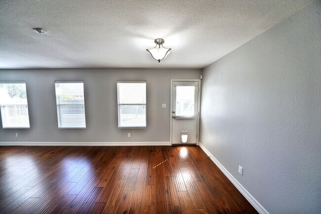 Building Photo - Beautiful home in the desirable Trails of Kensington Ranch, Schertz, TX - Realtor Commission: $500