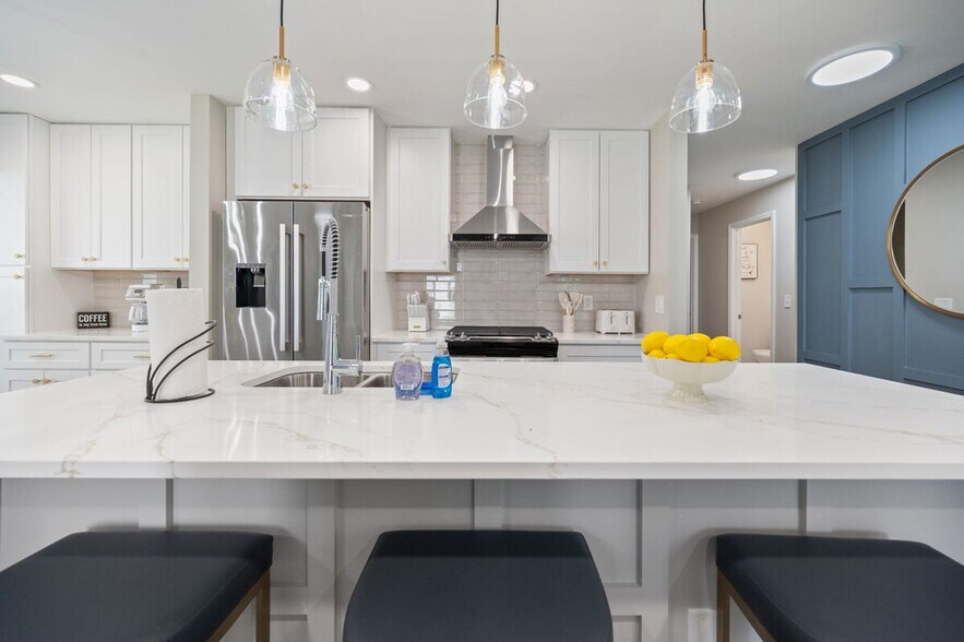 Building Photo - 22051 W Taylor Rd