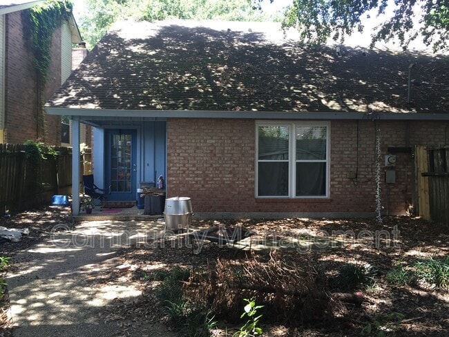 Building Photo - 1540 Sharlo Ave