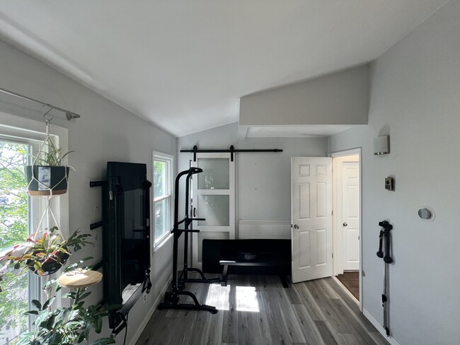 Building Photo - 22 Knoll Pl