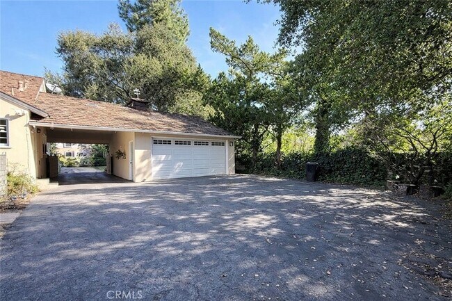 Building Photo - 18 Woodland Ln