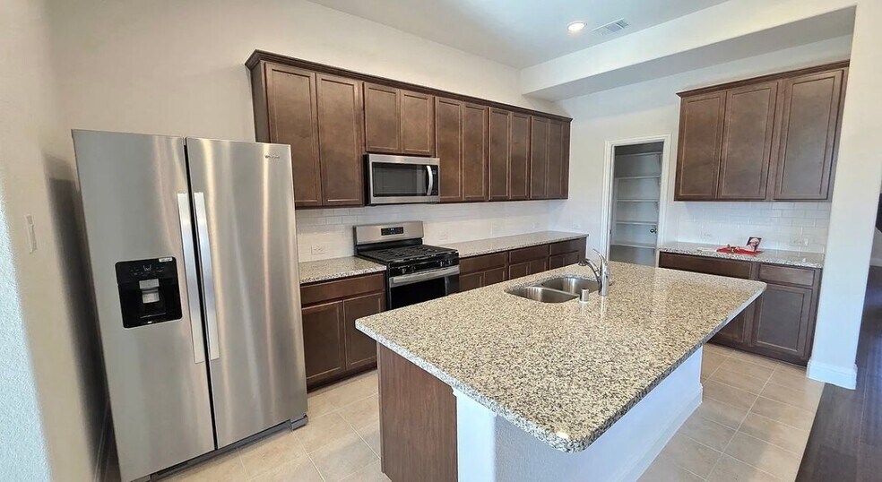 Building Photo - 3029 Hollybrook Ln