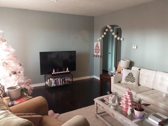 Building Photo - 407 N College St