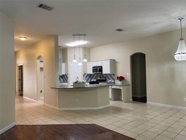 Building Photo - 1412 Firebush Dr