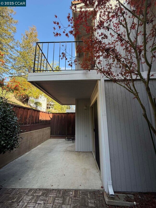 Building Photo - 105 Via Cabrera Ln