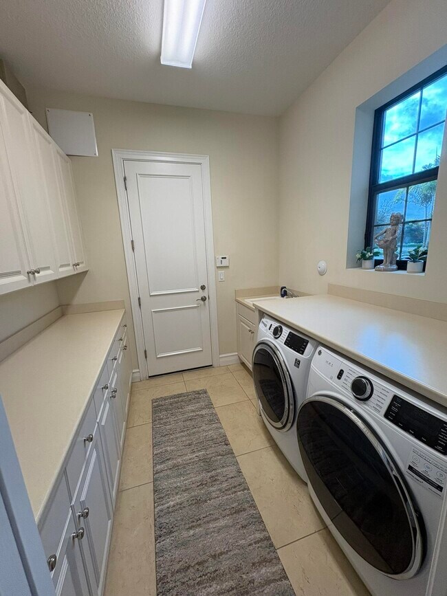 Building Photo - 16743 Picardy Way