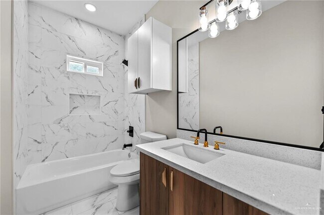 Building Photo - 17 Selena St