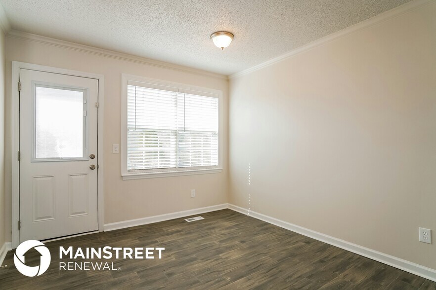 Building Photo - 203 Amber Ln