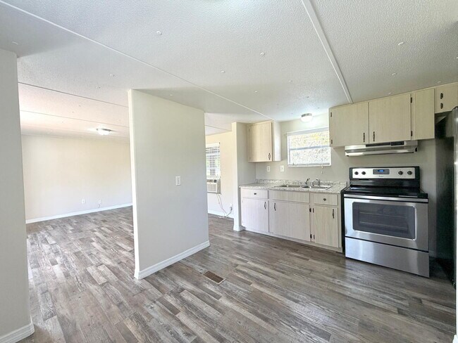 Building Photo - Move-In Ready 2-Bedroom 2 Bath home on One Acre!
