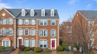 Building Photo - 3009 Village Run Rd