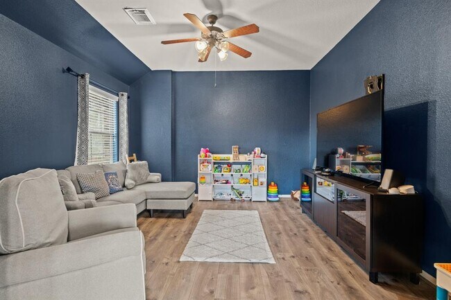 Building Photo - 14402 Hazeldale Dr
