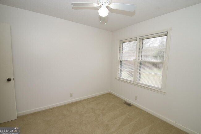 Building Photo - 121 Alton Dr