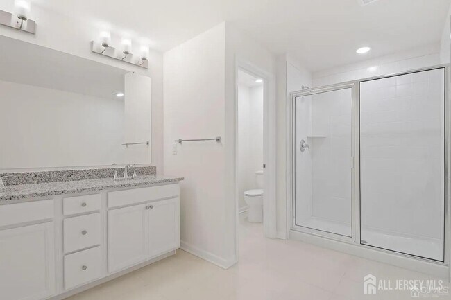 Building Photo - 735 Station Rd