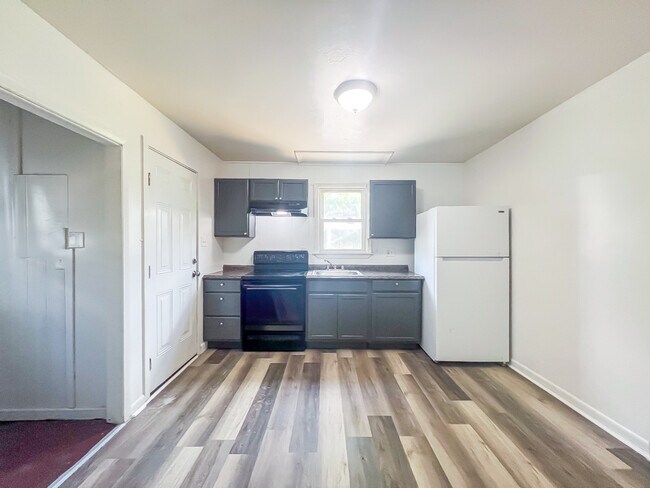 Building Photo - 1107 W Augusta Ave