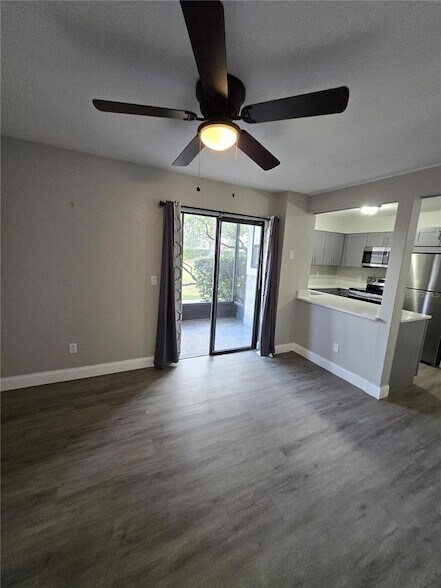 Building Photo - 3044 Antique Oaks Cir