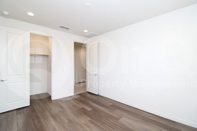 Building Photo - 5866 N 86th Ln