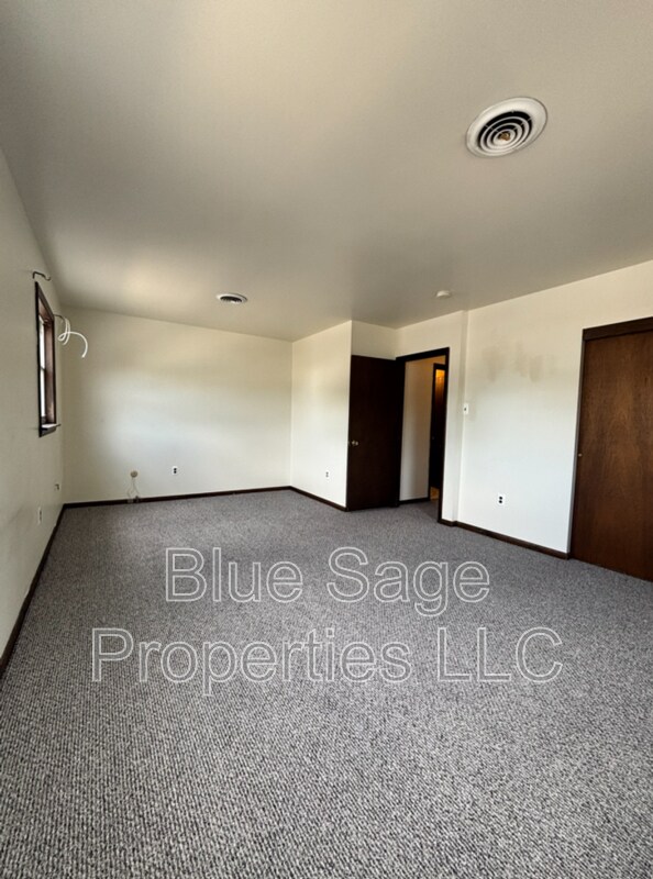 Building Photo - 2419 3rd Ave