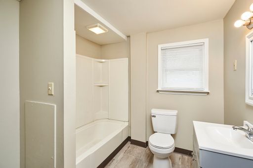 Building Photo - Beautifully remodeled 3 bed 1 bath colonial in East Akron !