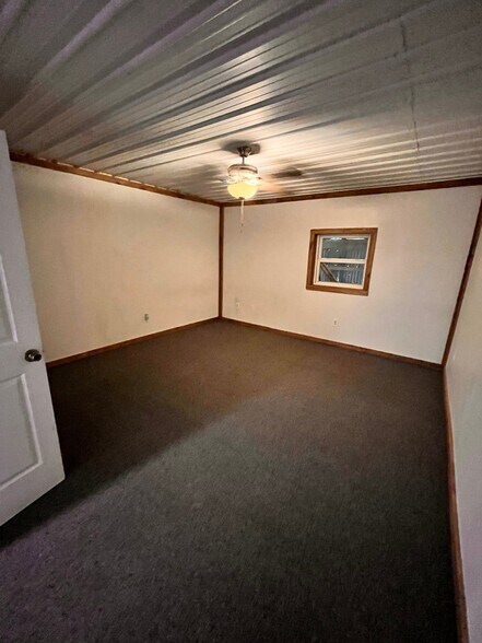 Building Photo - 38687 Armstrong Rd