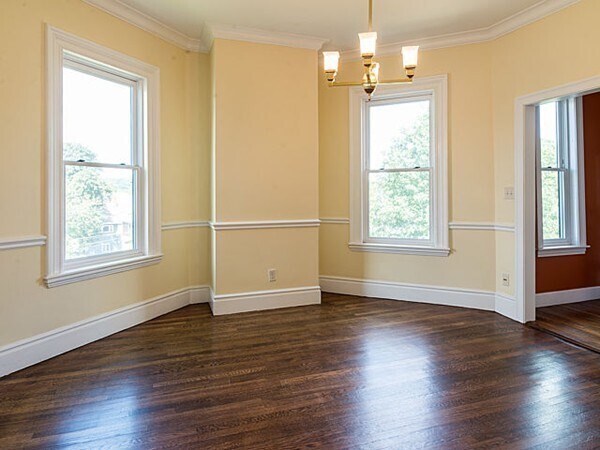 Building Photo - 832 Belmont St