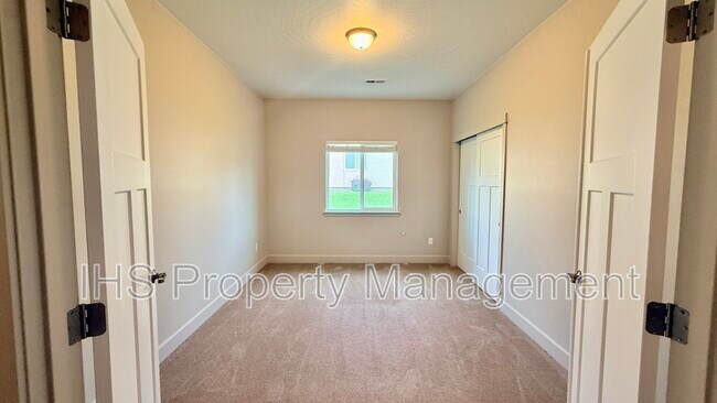 Building Photo - 1060 S Delaware St