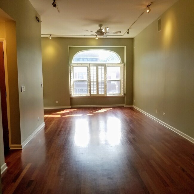 Building Photo - 2030 N Clifton Ave