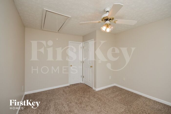 Building Photo - 240 Pebble Ridge Dr