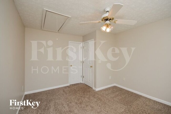 Building Photo - 240 Pebble Ridge Dr
