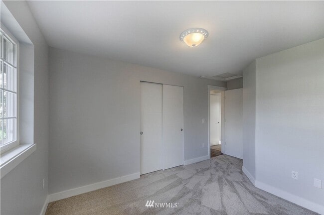 Building Photo - Edmonds Rental Home – Updated 3 Bedroom in...