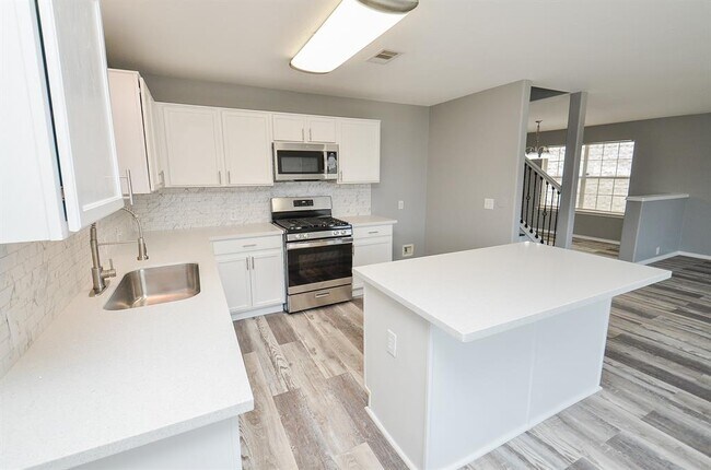 Building Photo - 20131 Larkspur Landing