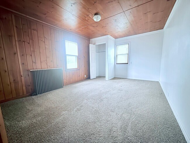 Building Photo - 5-Bed 2-Bath House in Reinbeck