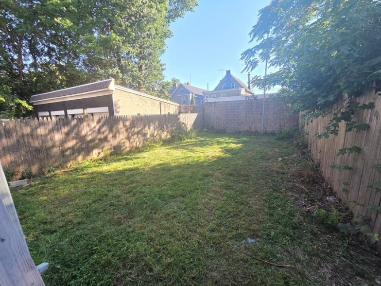 Building Photo - 202 Pierson St