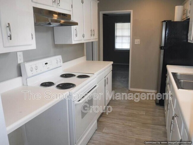 Building Photo - 1126 Mt Batten Dr