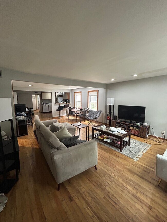 Primary Photo - 1617 N Hudson Ave