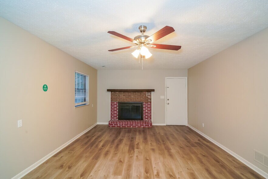 Building Photo - 3420 Wedgewood Dr