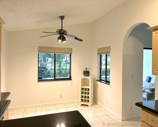 Building Photo - 10215 Camelback Ln