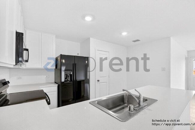 Building Photo - 6813 Haines Dr