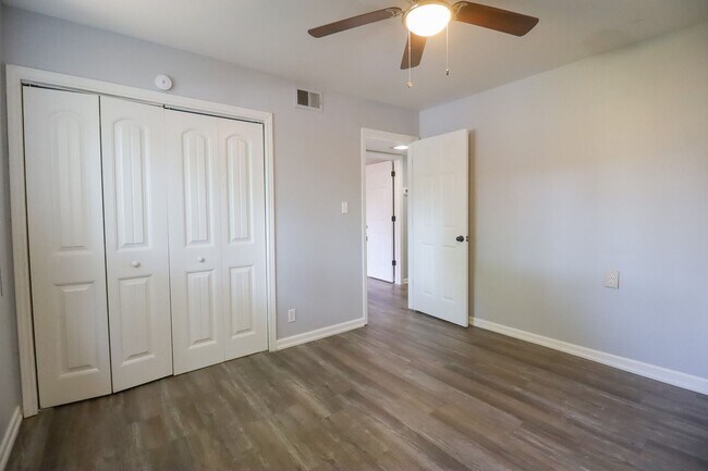 Building Photo - 2 Bed | 1 Bath Condo in Central Tulsa!