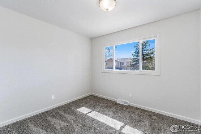Building Photo - 2025 Orchard Pl